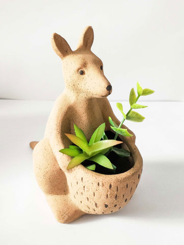 Kangaroo Planter Natural